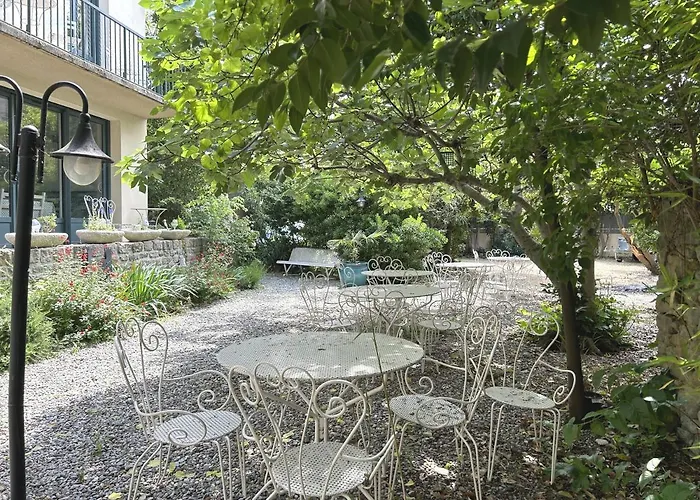 Hôtel avec tennis: La Villa Carcassonne, piscine chauffée, Cité à 600m, Clim, Parking, Borne VE