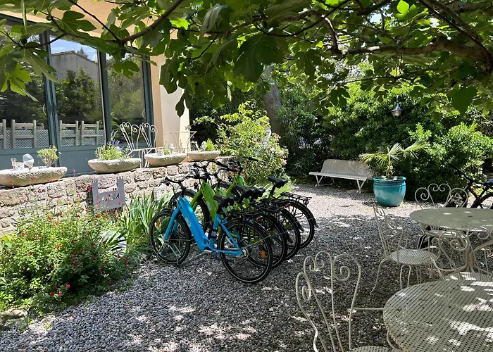 Hôtel avec tennis: La Villa Carcassonne, piscine chauffée, Cité à 600m, Clim, Parking, Borne VE