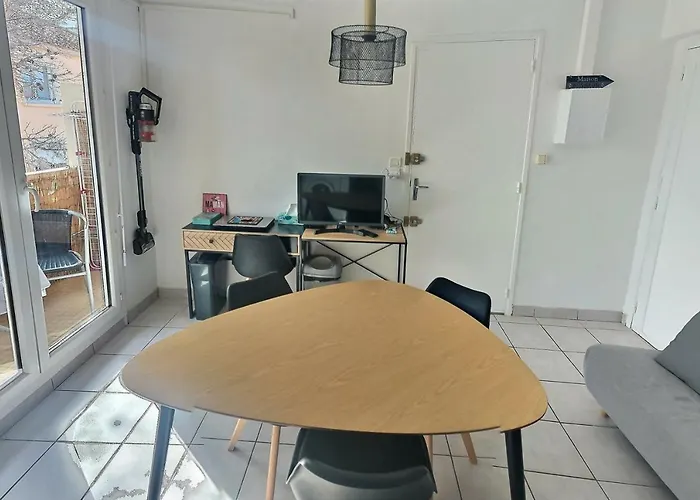 Apartment 500M From The Beach