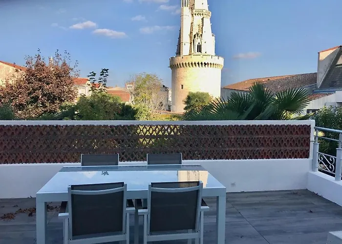 Vue Superbe sur Tour de la Lanterne T2 avec Terrasse Remparts 2