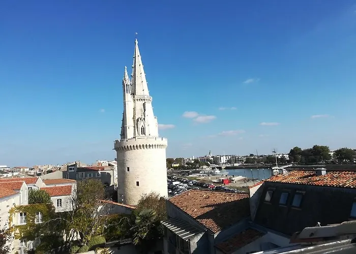Vue Superbe sur Tour de la Lanterne T2 avec Terrasse Remparts 2
