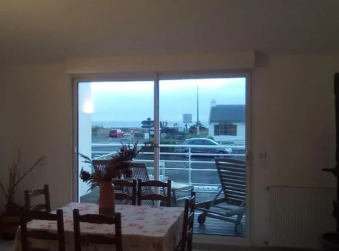 Grand T2 50m plage vue sur mer