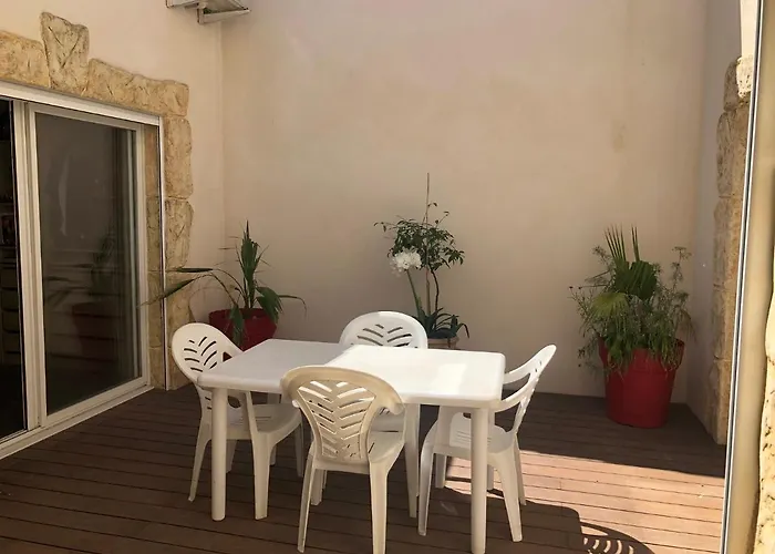 Maison de village avec patio