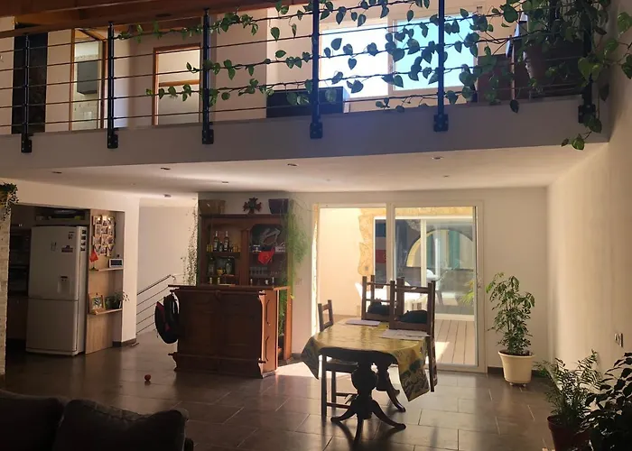Maison de village avec patio