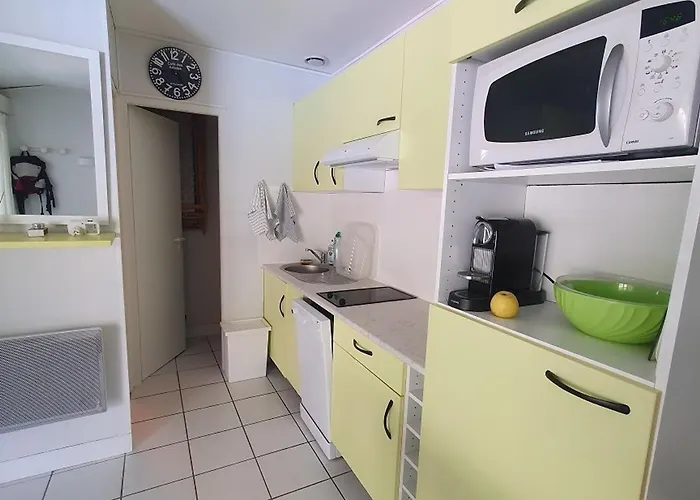 Appartement Lumineux Avec Terrasse, Proche Des Commodites, Ideal Pour 2 Personnes - Fr-1-648-148