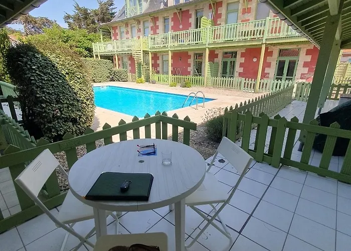 Appartement Lumineux Avec Terrasse, Proche Des Commodites, Ideal Pour 2 Personnes - Fr-1-648-148
