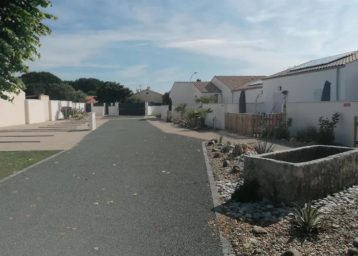 LE COMMODORE Maison avec piscine/parking/wifi/plages 5kms