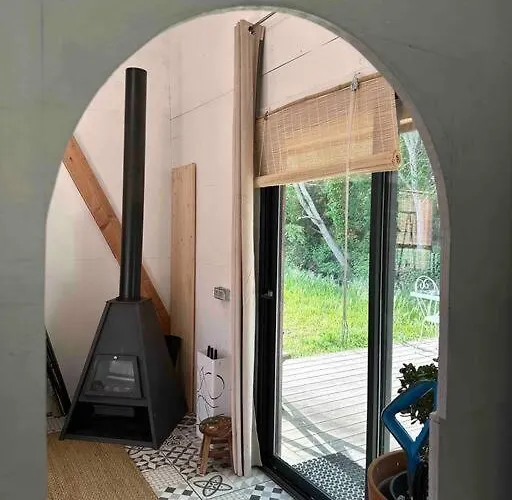 Cosy Cabane Boise solaire, Balneo bath et toilette seche a la Ferme
