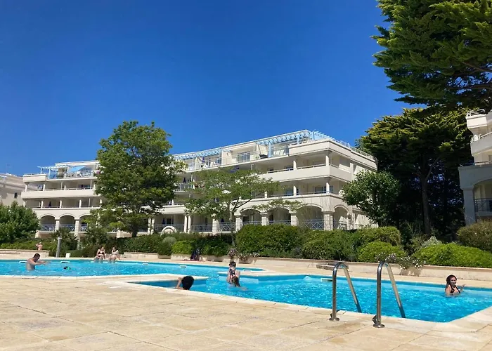 Studio A 300M De La Plage, Parc, Piscine, Terrasse