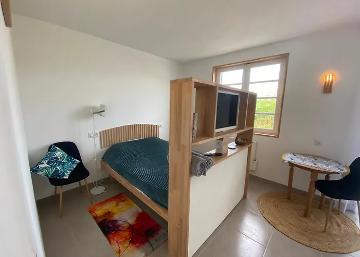 Suzannestisanes Chambre Confort Avec Entree, Patio Et Parking Prive
