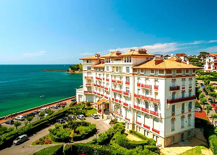 T2 à pied de plage sur ancien hôtel chic, samedi a samedi