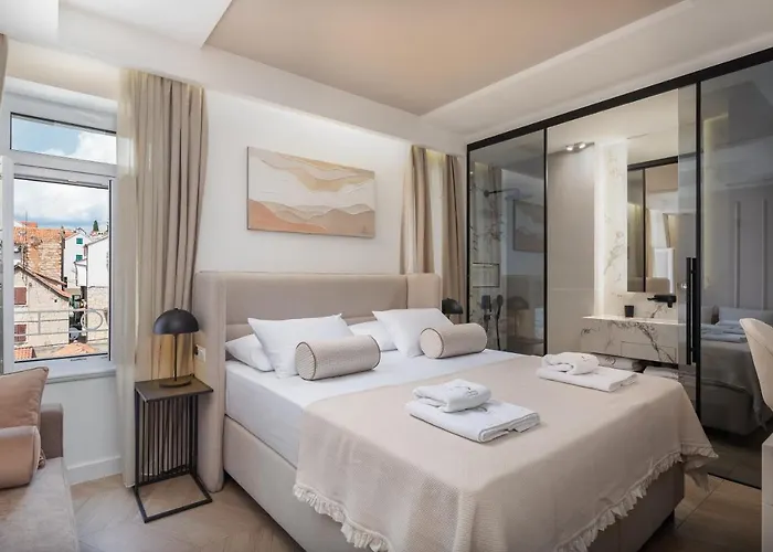 Le Prestige Luxury Rooms, Self Check-In, Minutes From Split Waterfront