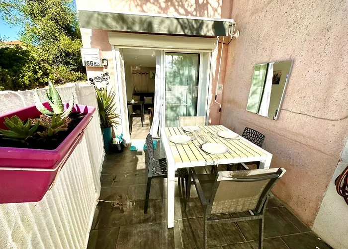 Port Et Plage De Bandol Logement Avec Terrasse Et Parking