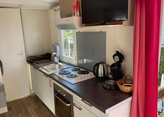 Nice Little House With A Garden In Frejus
