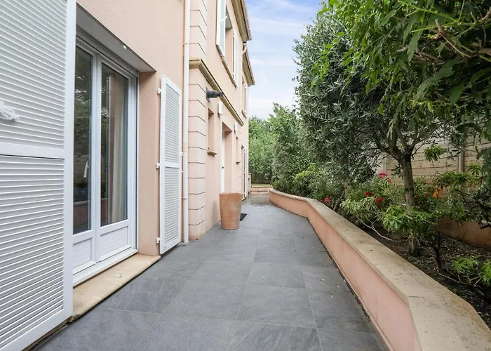 Lovely House With Garden Saint-Cloud Near Paris - Welkeys