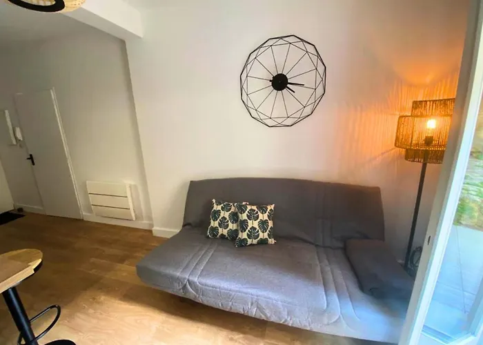 Cote Cour - Poitiers - La Conciergerie.