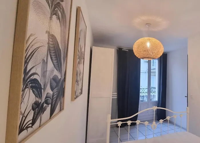 Villa: LE BAYARD Authentique Maison Sétoise Patio Climatisée Centre Historique Parking payant à proximité