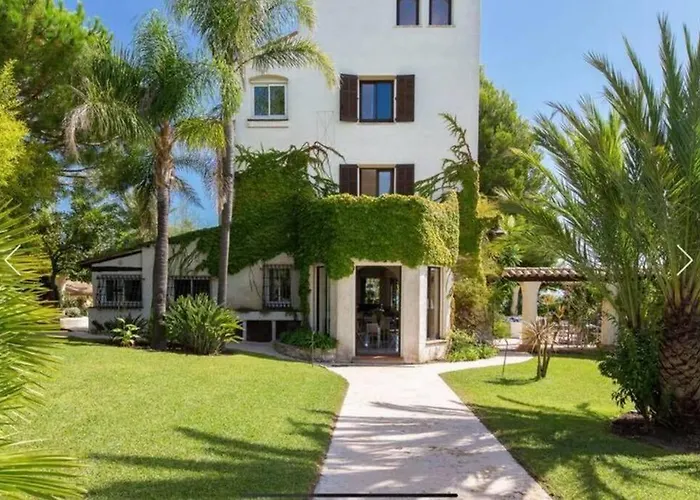 Villa: LE CASTEL ROSE Super Cannes, face aux Îles de Lérins