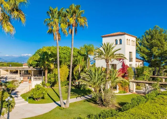 Villa: LE CASTEL ROSE Super Cannes, face aux Îles de Lérins