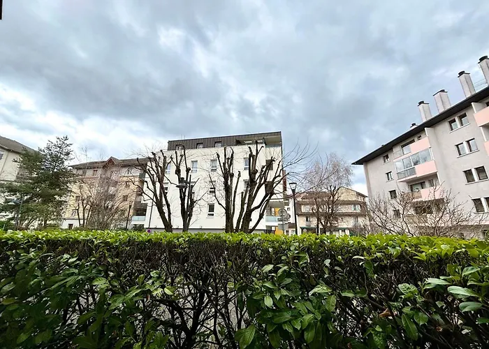 T1 Confortable à 2 Pas du Centre d'Annecy avec Parking et Terrasse - FR-1-432-44