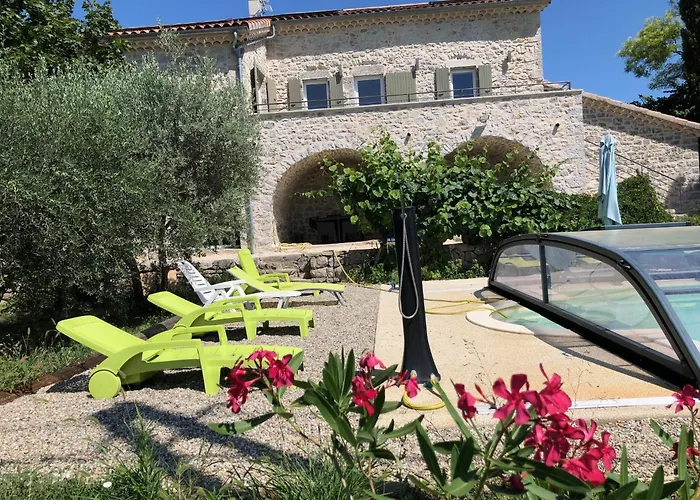 Maison De Charme Avec Piscine Couverte Et 9000M2