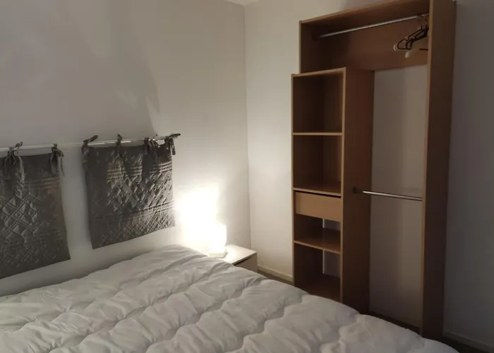 APPARTEMENT AU CALME AVEC PISCINE ET PARKING dans résidence securisée