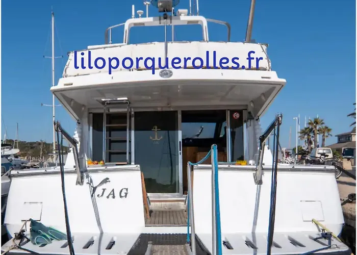 Hebergements Bateaux A Quai