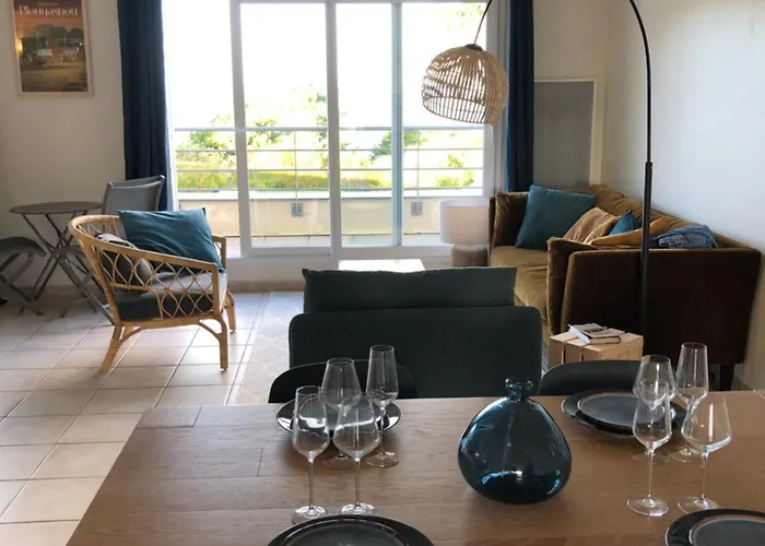Appartement vue mer à 100m de la plage au centre de Carantec