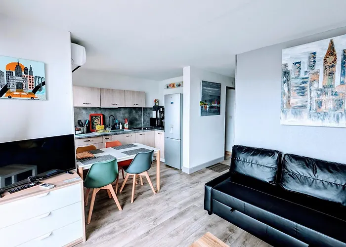 T2 climatisé vue sur mer, WIFI, piscine et parking