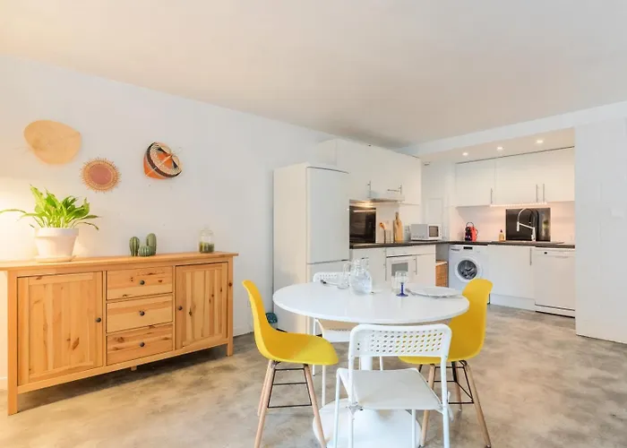 Spacious Apartment W Private Parking In Old Lille