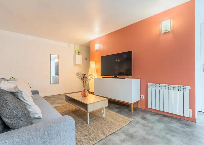 Spacious Apartment W Private Parking In Old Lille