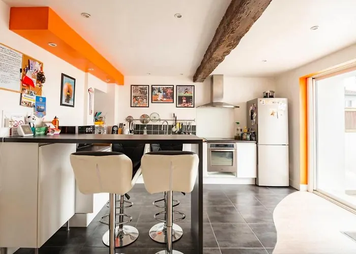 Chambre privée avec salle de bain dans la Maison Noble de la Taule du Luc