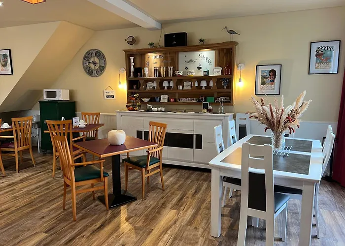 Le Crist'Al, hôtel et restaurant, partiellement climatisé, en front de mer et centre ville