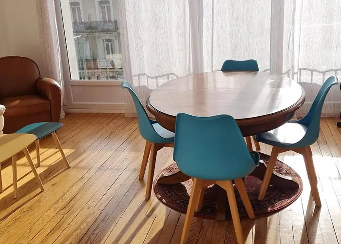 Appartement 83 m2, 4 lits , 5 Pers, 100 m de la gare, Confortable et Lumineux