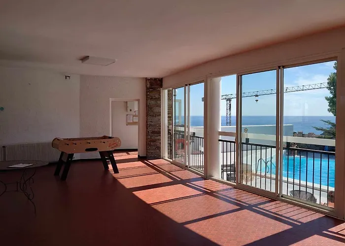 4AMB2 Villa de caractère avec piscine collective