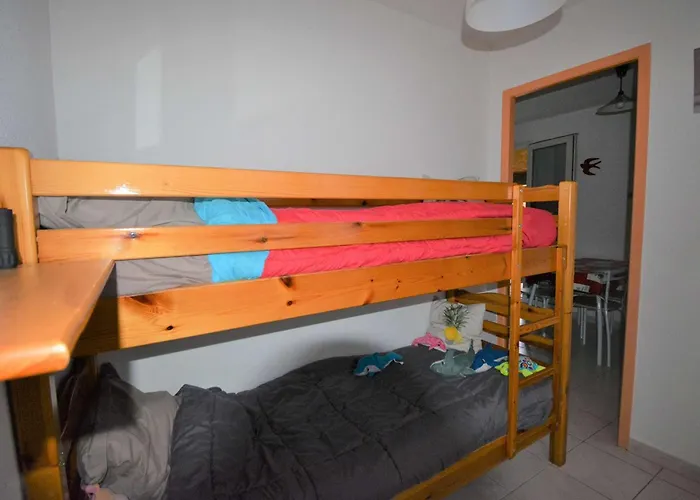 Maison 2 Chambres Avec Piscine, Tennis, Et Plus - Ideal Pour 4 Personnes A Vallon-Pont-D'Arc - Fr-1-382-179