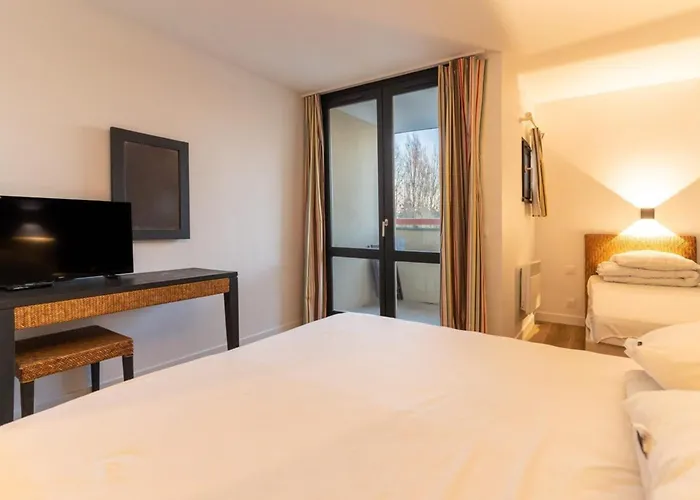 Appartement rénové pour 5 pers avec piscine tennis et parking 232