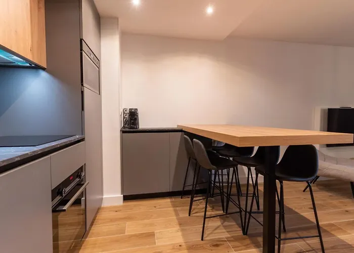 Appartement rénové pour 5 pers avec piscine tennis et parking 232
