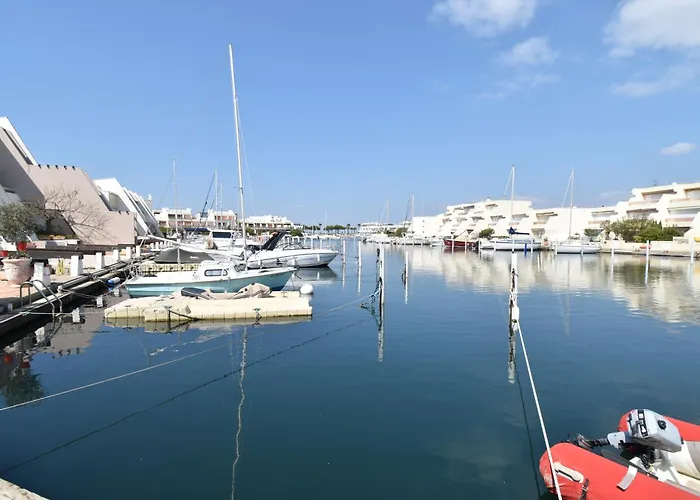 Marina 6 Personnes Avec Appontement Grau Du Roi
