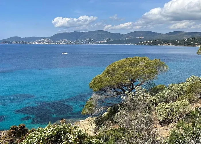 Maisonnette avec 2 chambres climatisée en face de la plage de Gigaro