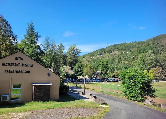 Village 17 gites, Piscine, Restaurant , 2 gites avec SPA, 3km de Conques