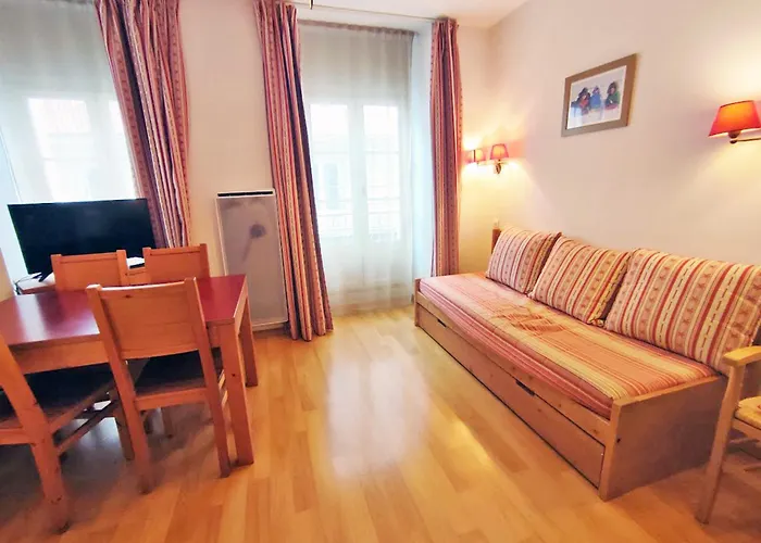 Oo, T2, centre Luchon, wifi, casier à skis, ascenseur, 4 personnes