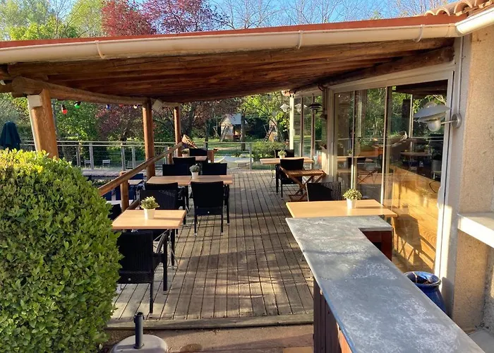 Hotel pres du College: Camping Forcalquier les Routes de Provence