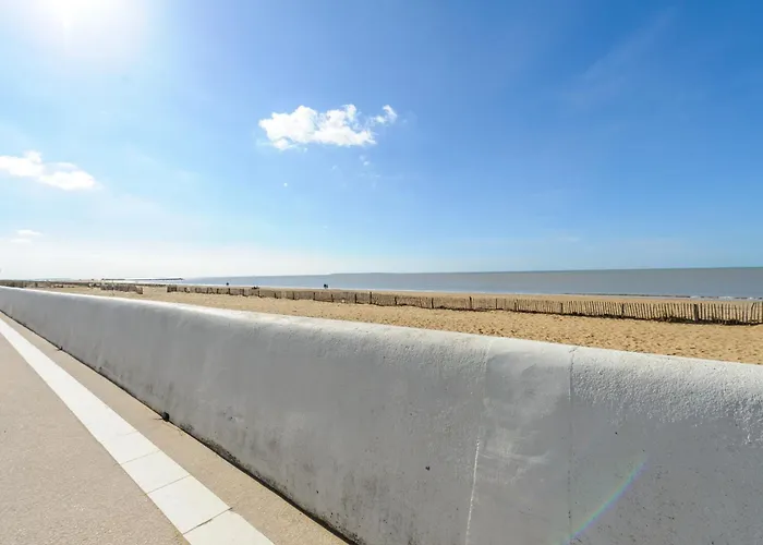 Appartement T2 à 50m de la Plage, Balcon, Wifi, Tout Confort, 4 Pers, Châtelaillon-Plage - FR-1-258-189