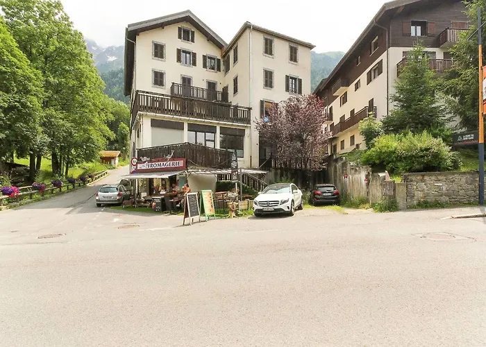 Bellevarde Apt - Newly Renovated - Central - Beside Tmb Start/End