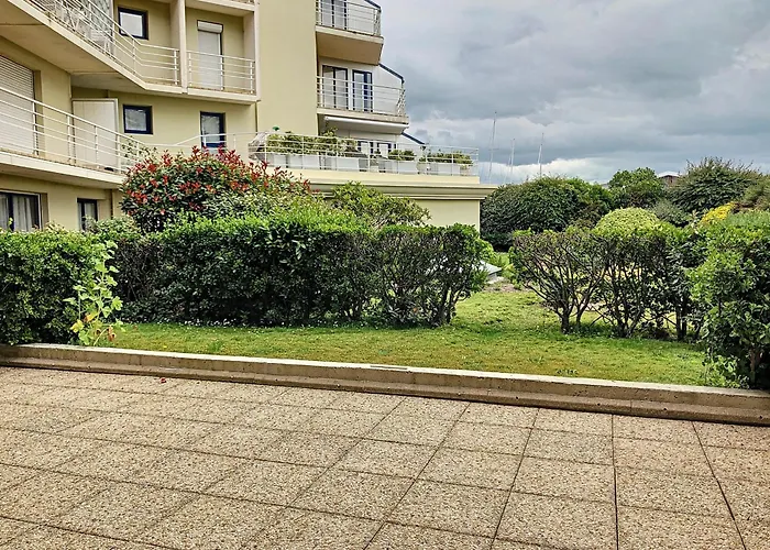 Appartement moderne avec terrasse et parking, au cœur de Granville, à deux pas de la plage ! - FR-1-361-77