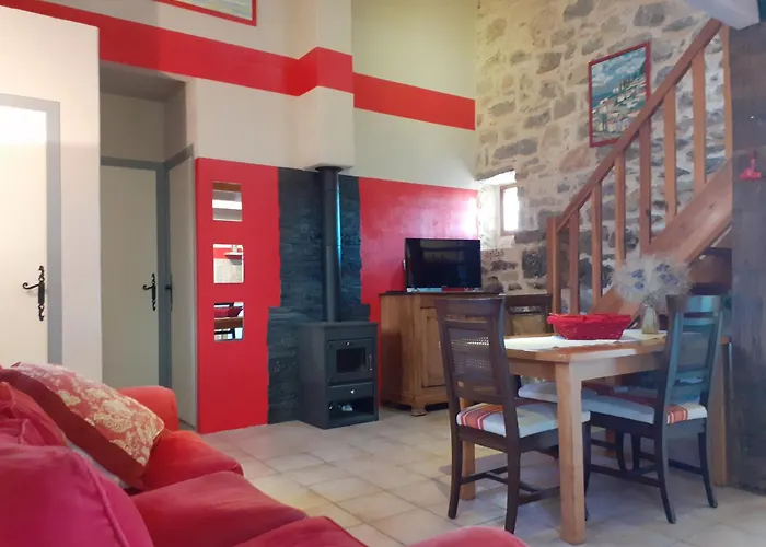 Gîte le MAGNAN, 50 m2, charme, nature, terrasse, piscine chauffée, sud Ardèche
