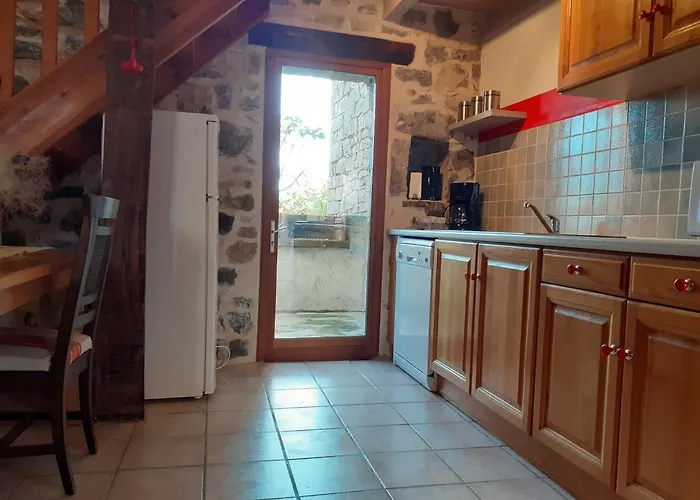 Gîte le MAGNAN, 50 m2, charme, nature, terrasse, piscine chauffée, sud Ardèche