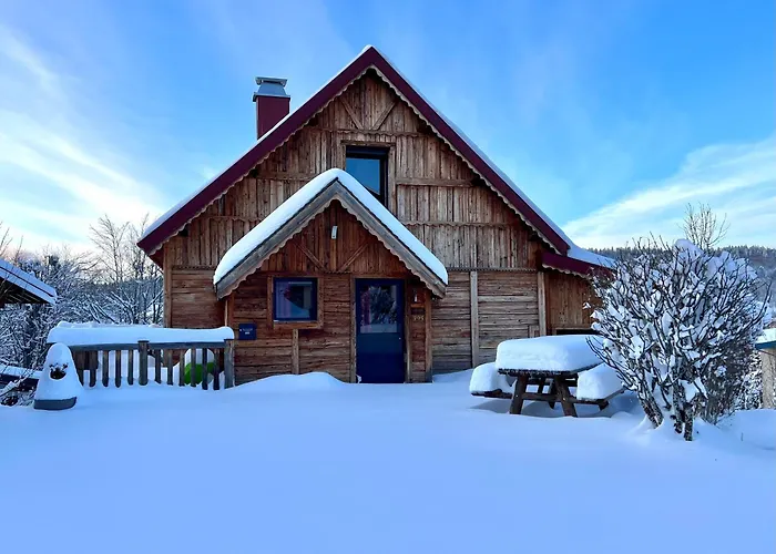 Chalet Vieux Bois, au coeur du village des Rousses
