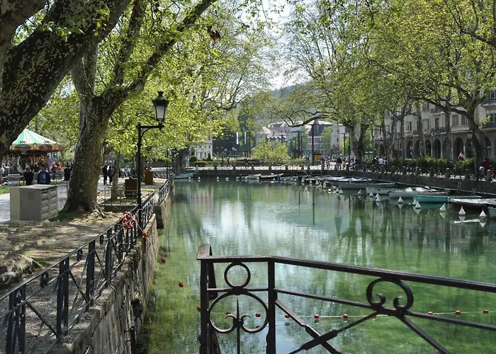 Annecy Centre - Lumineux et Spacieux Appartement 2 Pièces de 54m² pour 2/4 Personnes - FR-1-432-28
